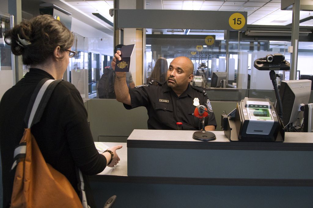 agent aeroport douane canada